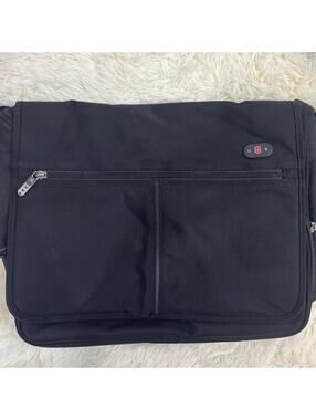 Victorinox Expandable Business Briefcase, Laptop Case/Bag Black Swiss Army